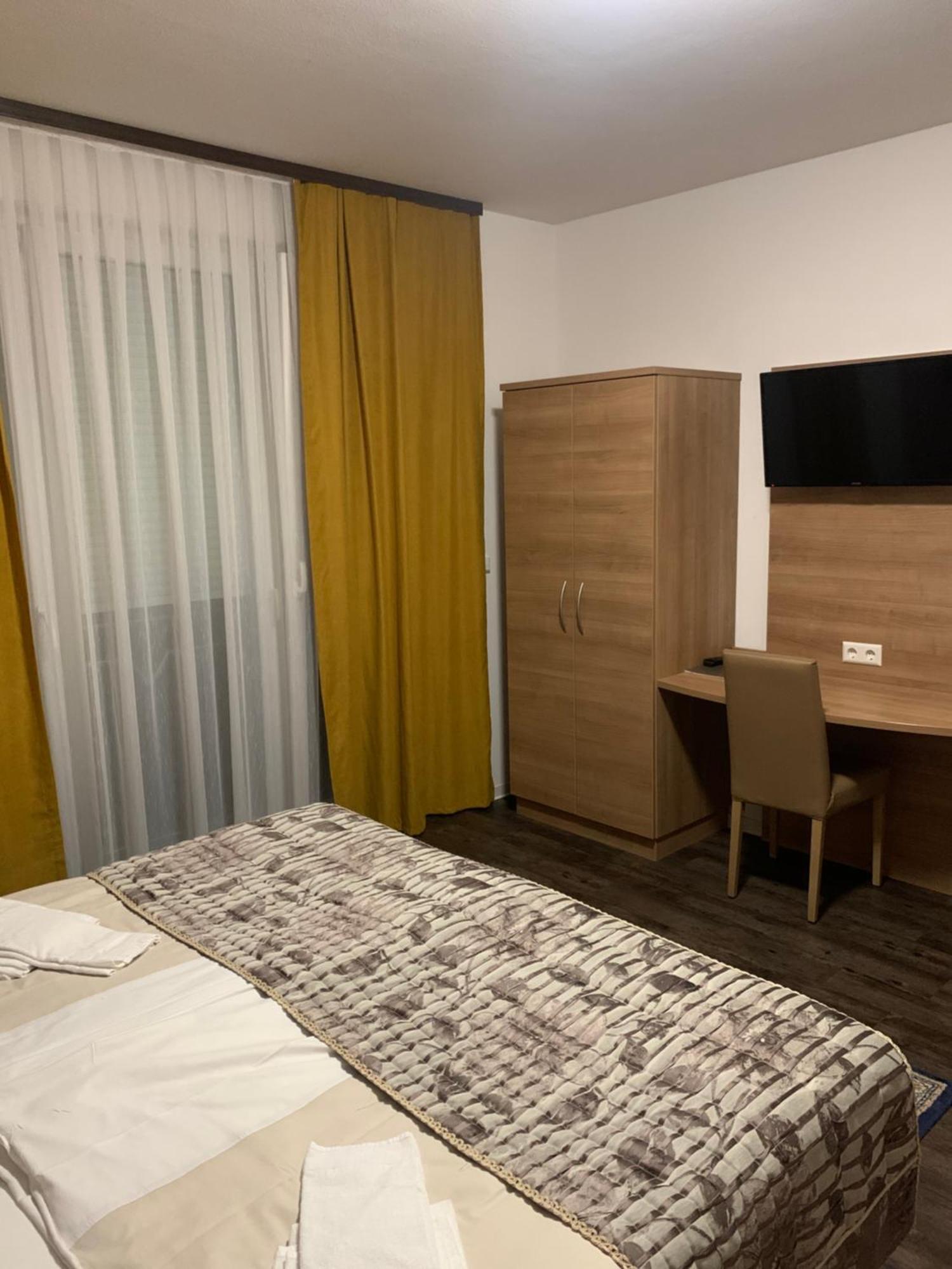 Hotel Pizzeria Da Beni Kochersteinsfeld Екстериор снимка