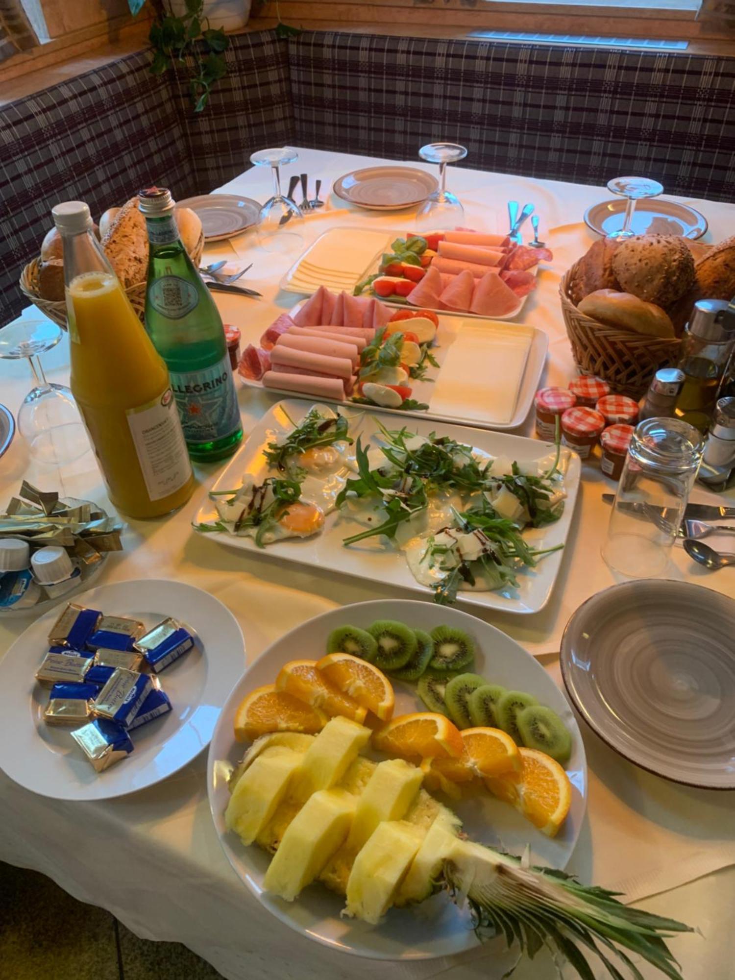 Hotel Pizzeria Da Beni Kochersteinsfeld Екстериор снимка