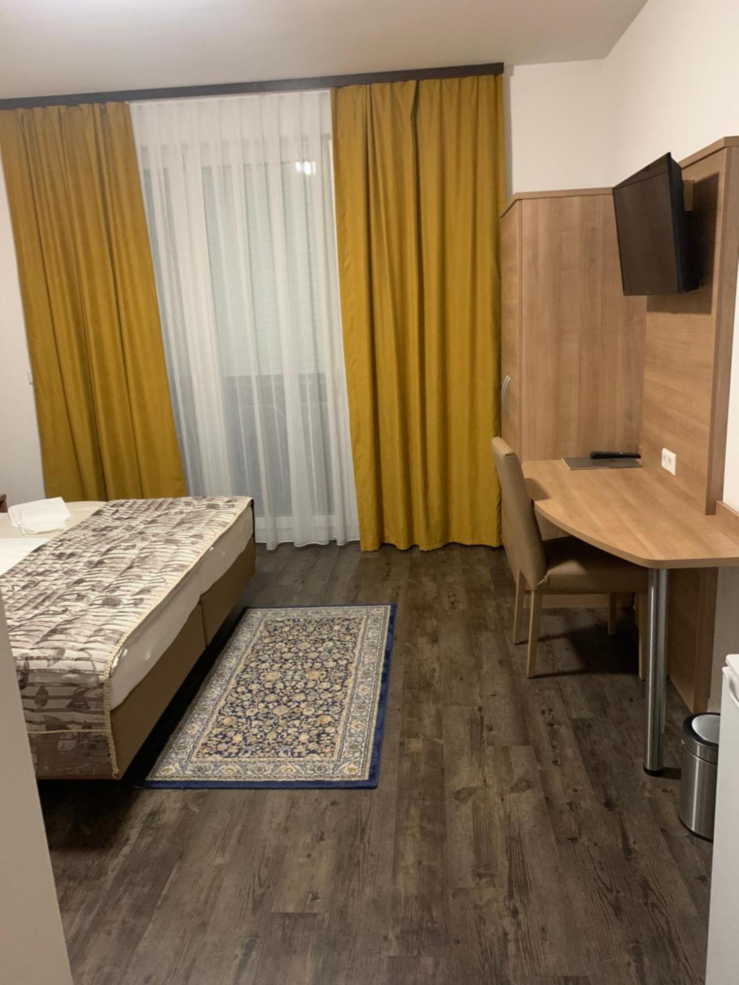 Hotel Pizzeria Da Beni Kochersteinsfeld Екстериор снимка