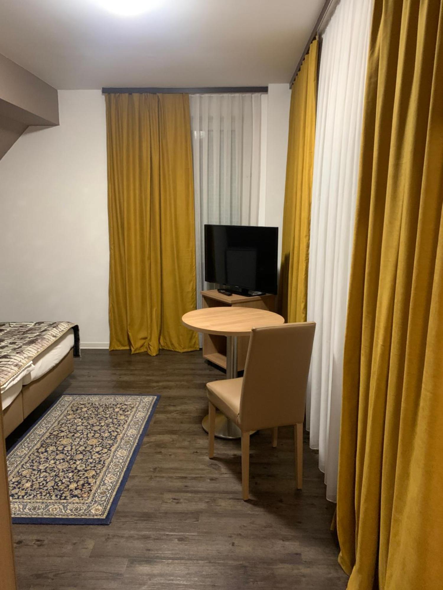 Hotel Pizzeria Da Beni Kochersteinsfeld Екстериор снимка