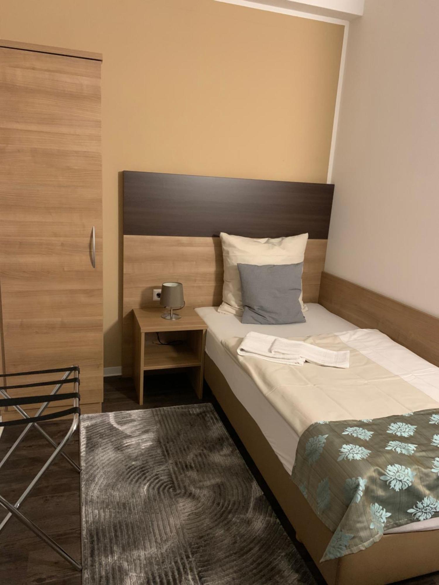 Hotel Pizzeria Da Beni Kochersteinsfeld Екстериор снимка