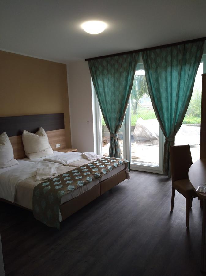 Hotel Pizzeria Da Beni Kochersteinsfeld Екстериор снимка