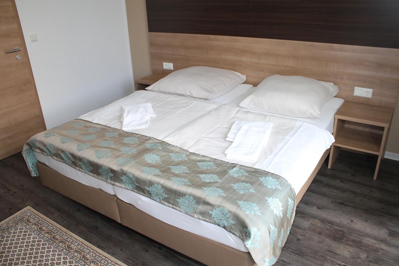 Hotel Pizzeria Da Beni Kochersteinsfeld Екстериор снимка